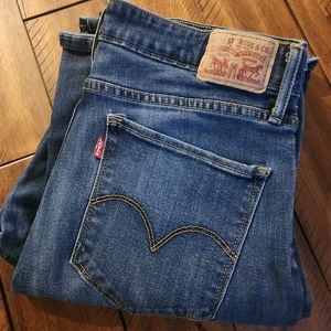 Levi Jeans Sz 32